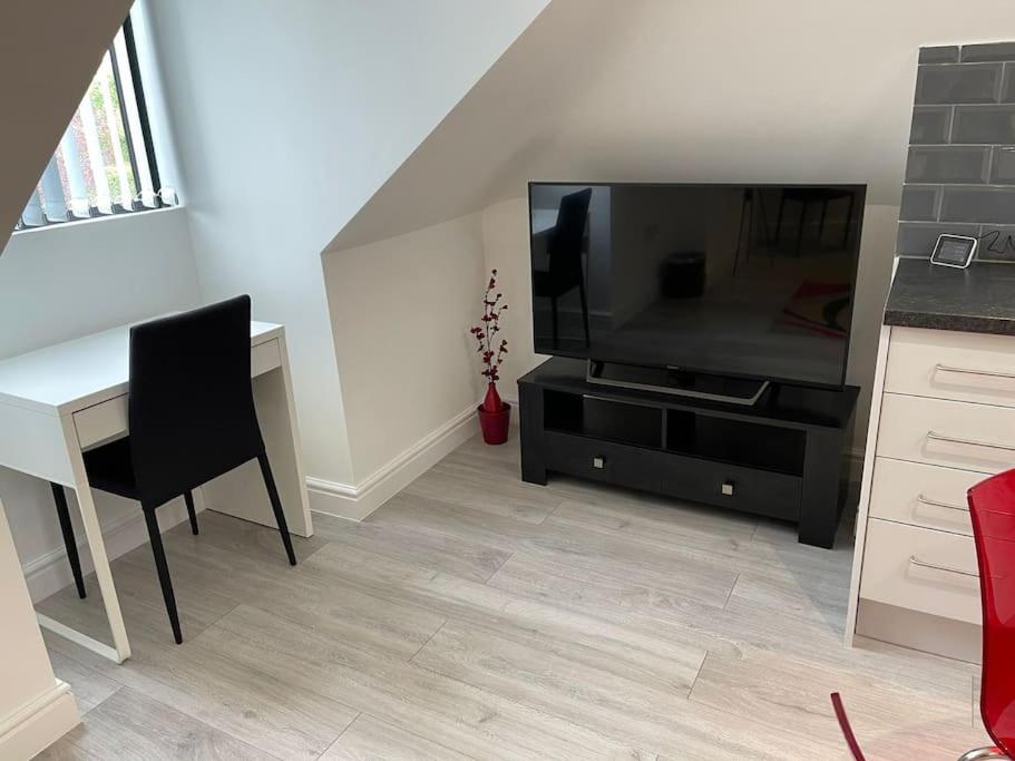 Rosey Lodge -1Bedroom Cousy Flat - Parking, Netflix, Wifi - Close To Blenheim Palace & Oxford - F5 Kidlington Esterno foto