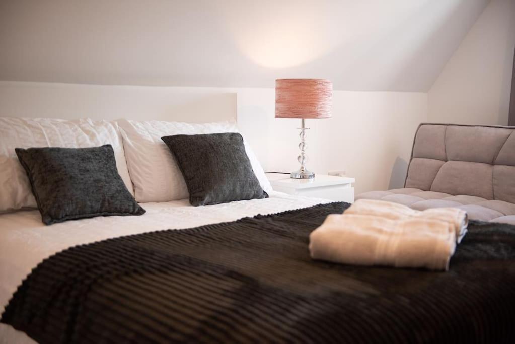 Rosey Lodge -1Bedroom Cousy Flat - Parking, Netflix, Wifi - Close To Blenheim Palace & Oxford - F5 Kidlington Esterno foto