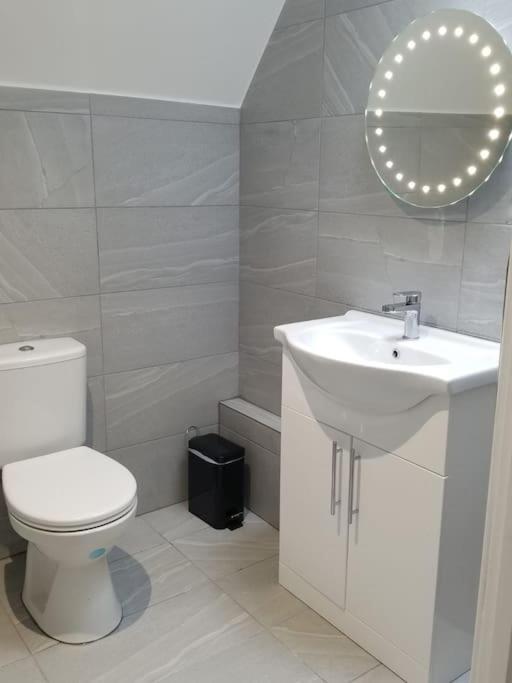 Rosey Lodge -1Bedroom Cousy Flat - Parking, Netflix, Wifi - Close To Blenheim Palace & Oxford - F5 Kidlington Esterno foto