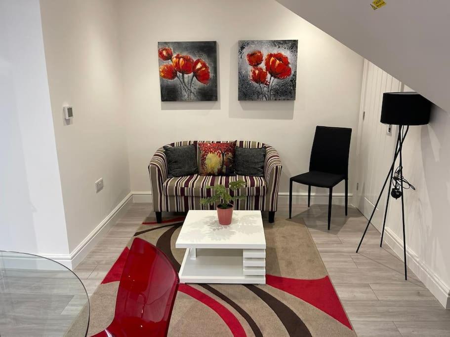 Rosey Lodge -1Bedroom Cousy Flat - Parking, Netflix, Wifi - Close To Blenheim Palace & Oxford - F5 Kidlington Esterno foto